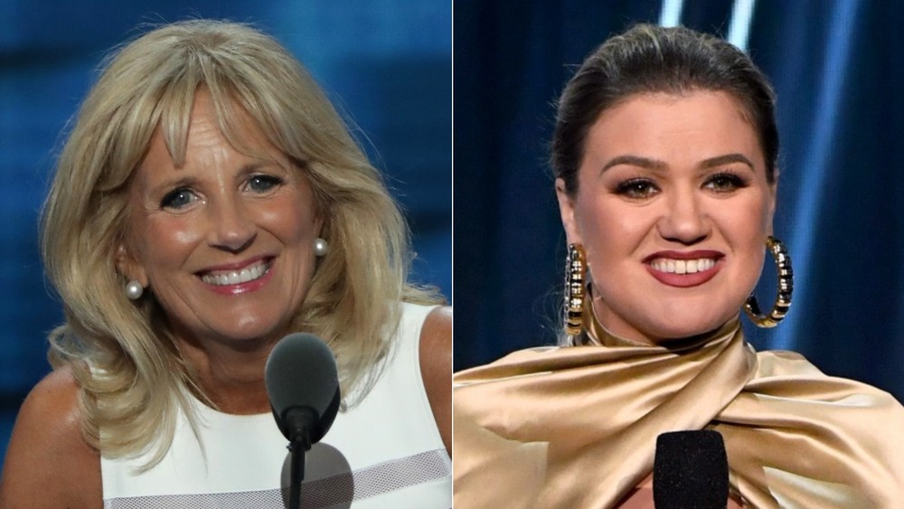 Jill Biden che parla e Kelly Clarkson che parla 