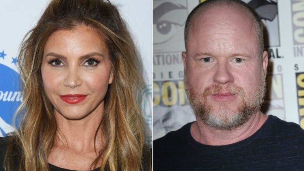 Charisma Carpente sorride (a sinistra), Joss Whedon sorride (a destra)