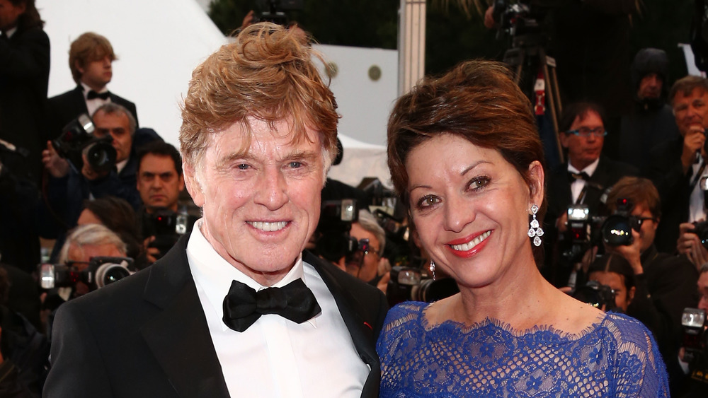 Robert Redford e Sibylle Szaggars sorridono