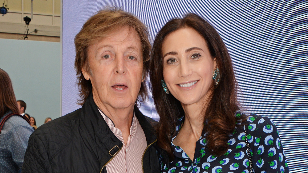 Paul McCartney e Nancy Shevell posano insieme