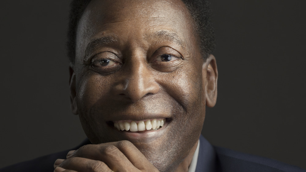 Pelé posa per la telecamera