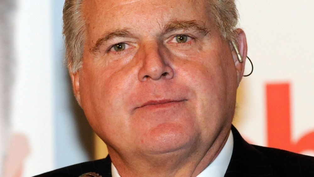 Rush Limbaugh guardando avanti