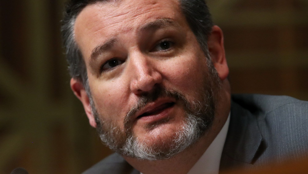 Il senatore degli Stati Uniti Ted Cruz sembra sorpreso 