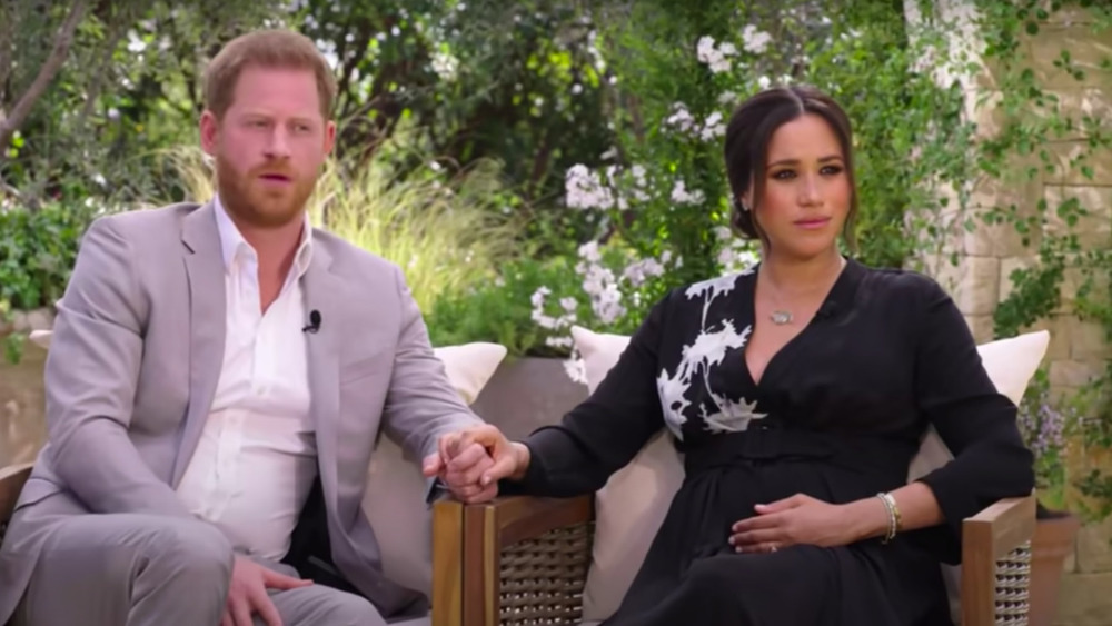 Meghan Markle e il principe Harry durante l'intervista a Oprah