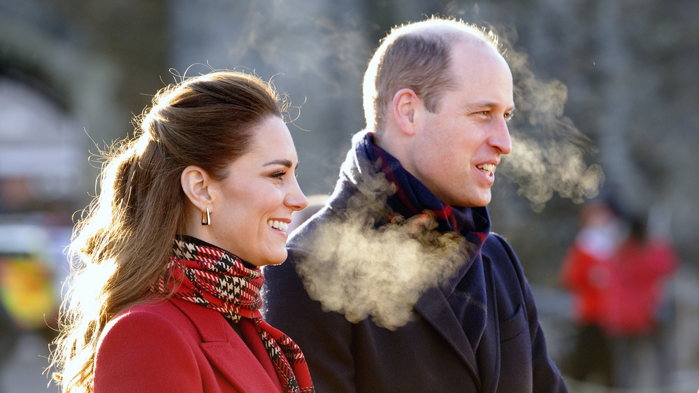 Il principe William e Kate Middleton in rosso per il freddo