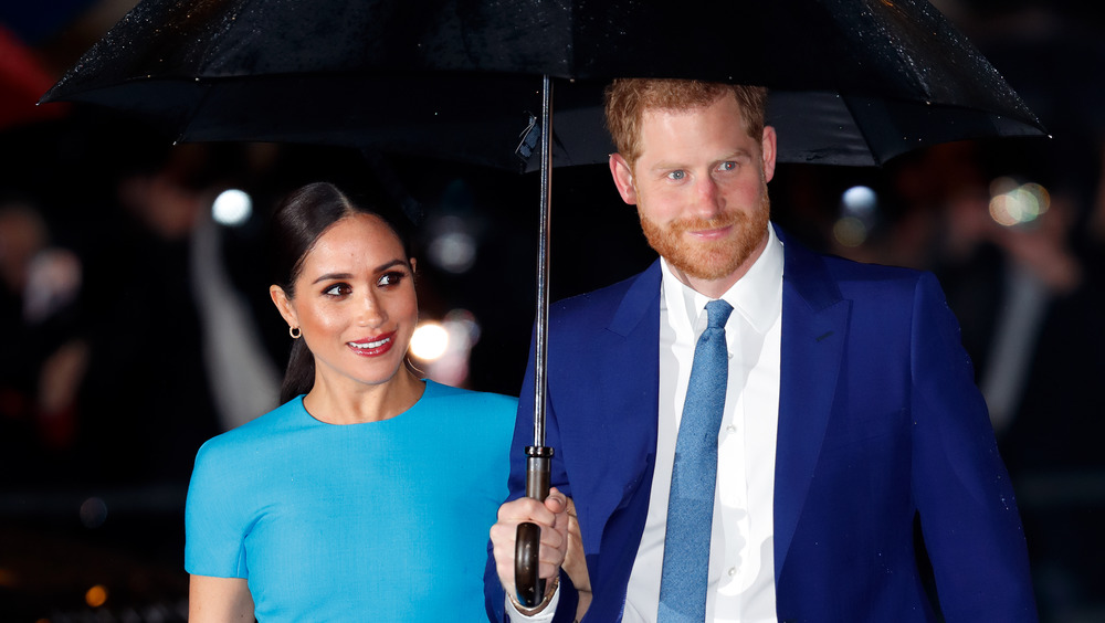 Meghan Markle e il principe Harry indossano entrambi il blu mentre sono in giro