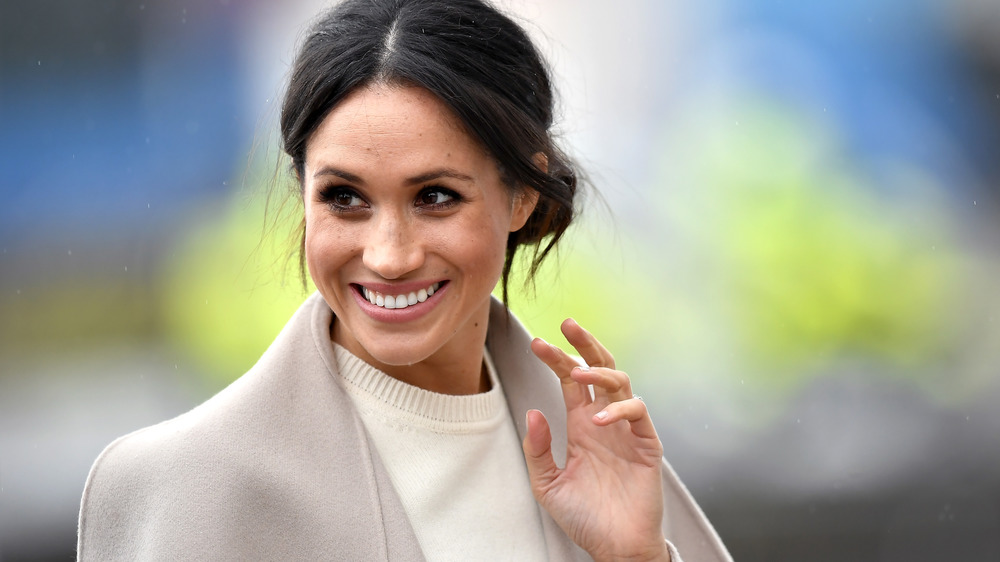 Meghan Markle saluta la folla