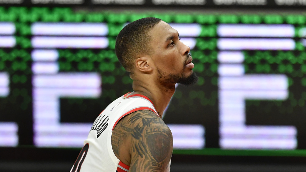 Damian Lillard si prepara a sparare