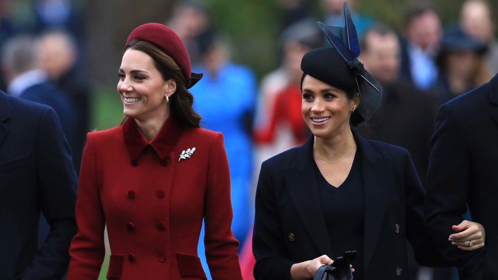 Kate Middleton e Meghan Markle camminano insieme