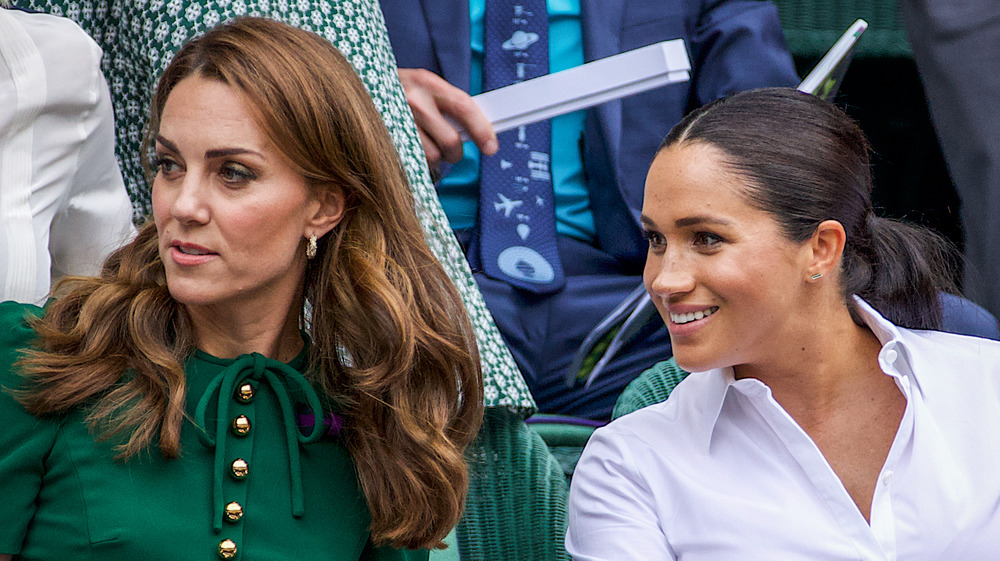 Kate Middleton e Meghan Markle guardano il tennis