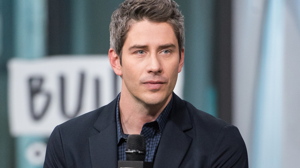 Arie Luyendyk Jr. parla al microfono