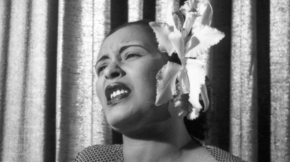 Billie Holiday, cantando