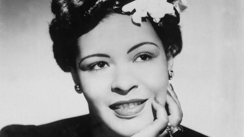 ritratto di Billie Holiday, mano sul mento