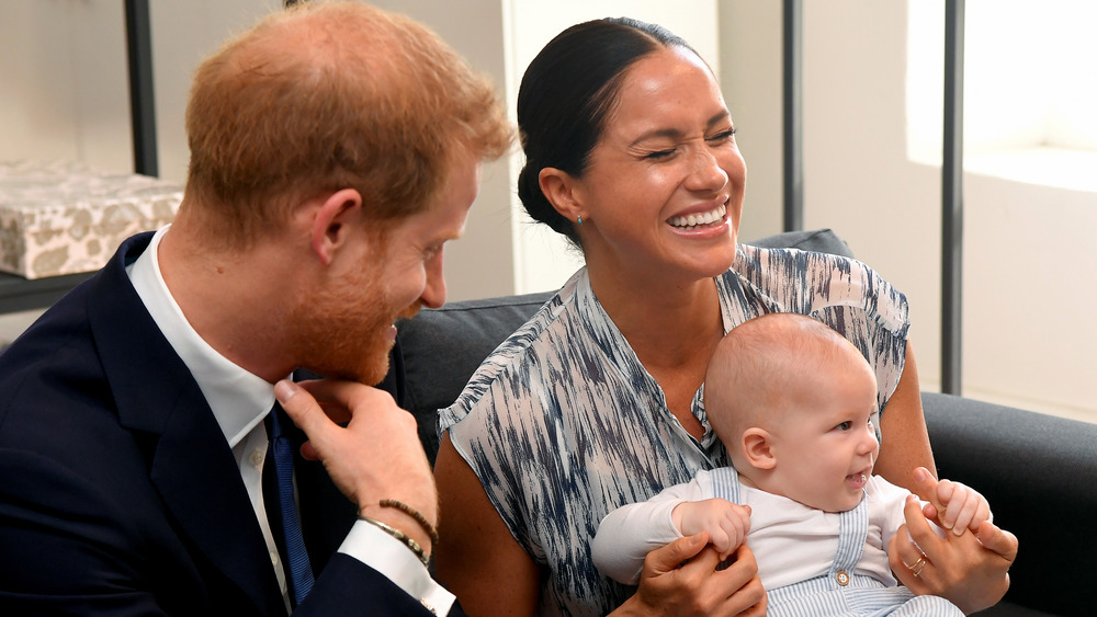 Meghan Markle, il principe Harry e il piccolo Archie ridono insieme