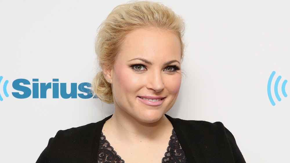 Meghan McCain sorride