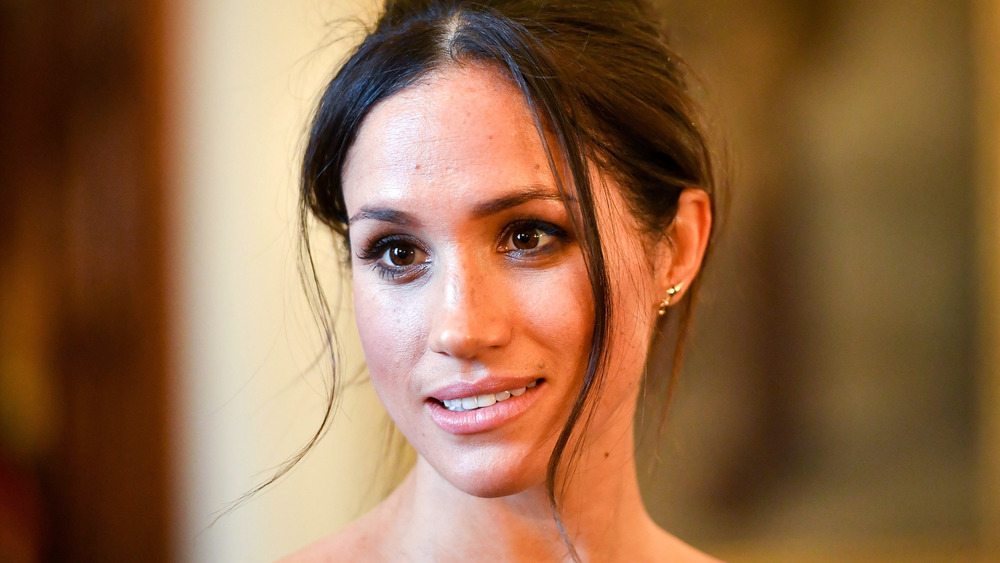 Meghan Markle sorride