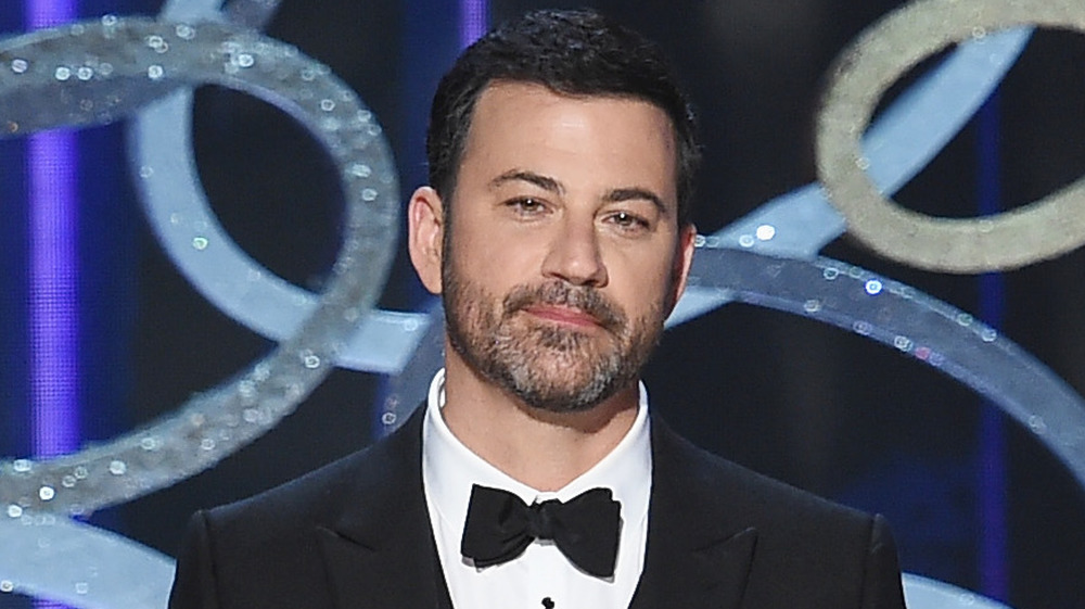 Jimmy Kimmel con un'espressione seria