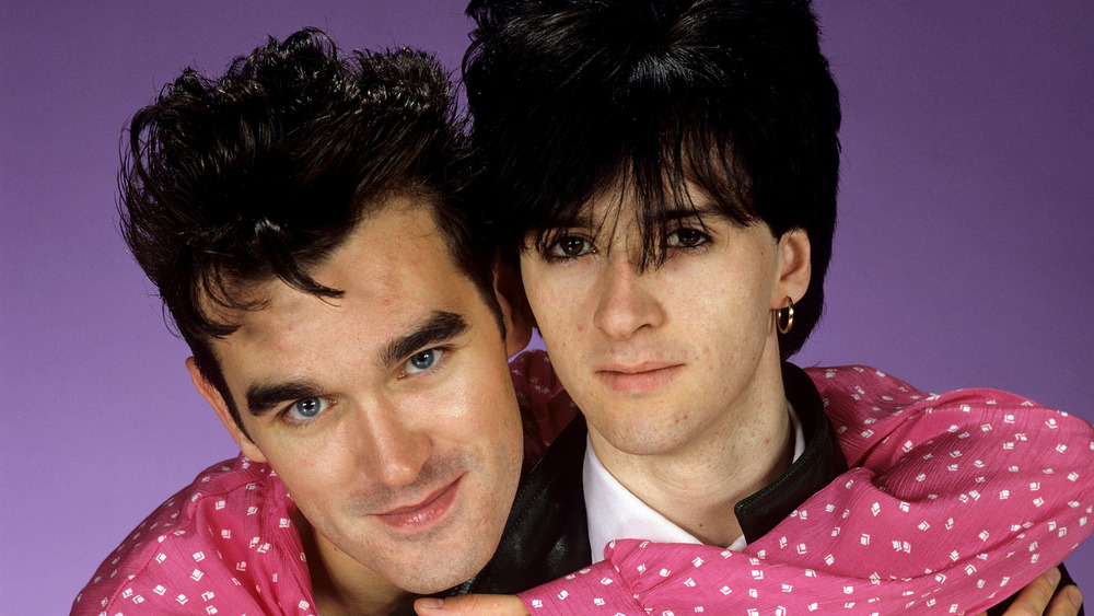 Morrissey che abbraccia Johnny Marr