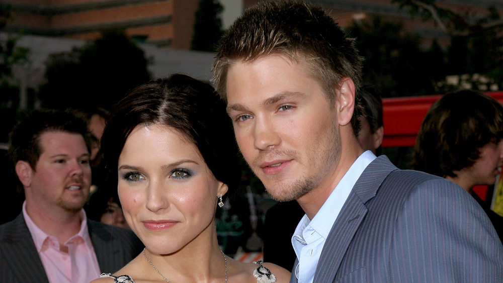 Sophia Bush e Chad Michael Murray posano