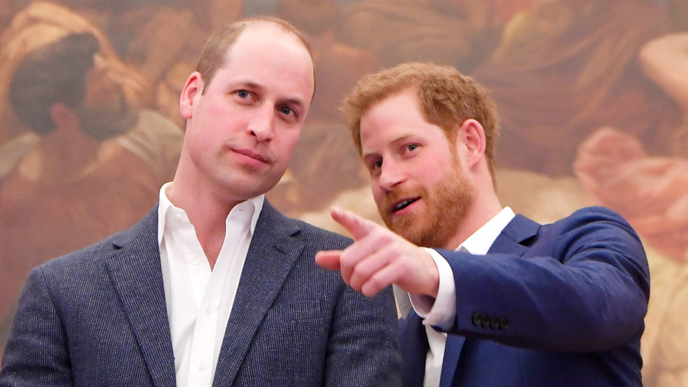 Il principe William e il principe Harry chiacchierano a un evento reale