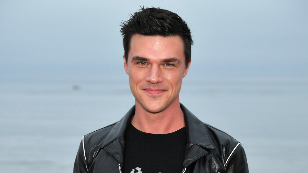 Finn Wittrock a una sfilata di moda