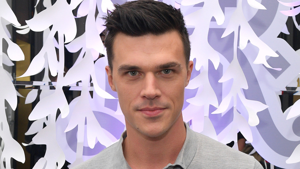 Finn Wittrock posa per le telecamere