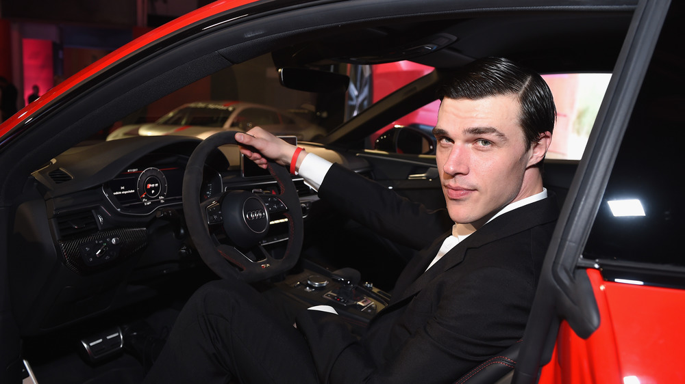 Finn Wittrock posa per le telecamere