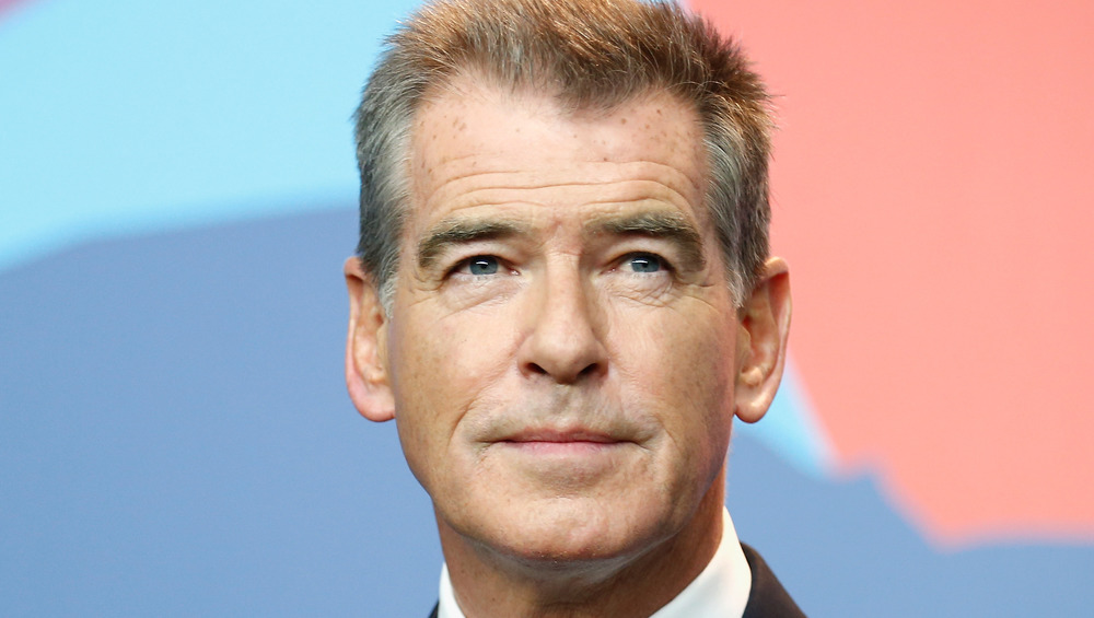 Pierce Brosnan in una conferenza stampa