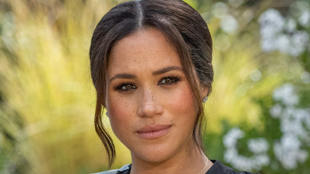 Meghan Markle seduta durante la sua intervista rivelatrice