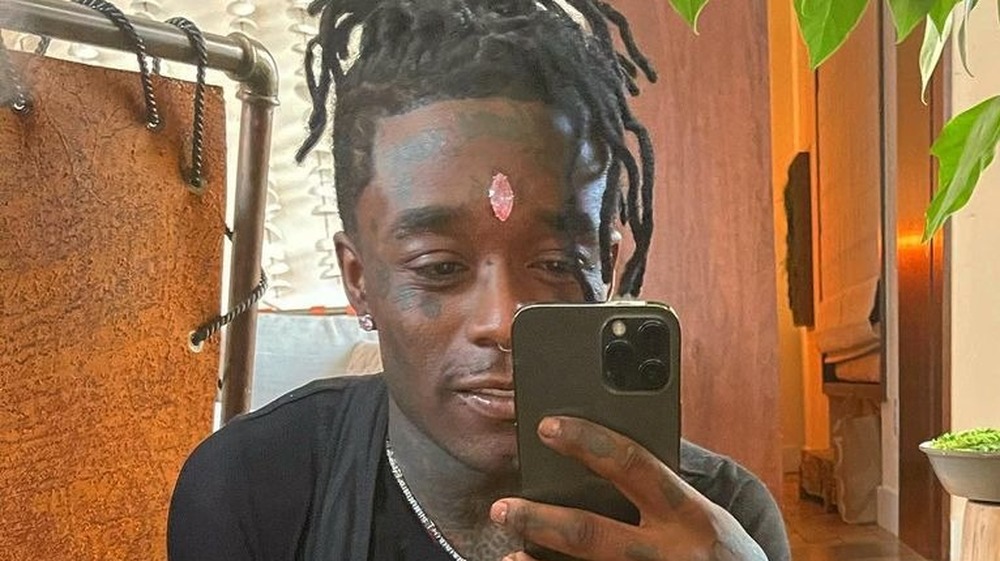 Lil Uzi Vert con un diamante rosa sulla fronte