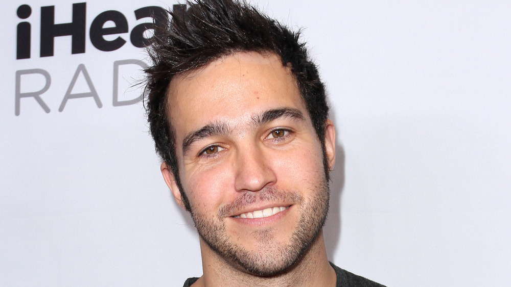 Pete Wentz sorride