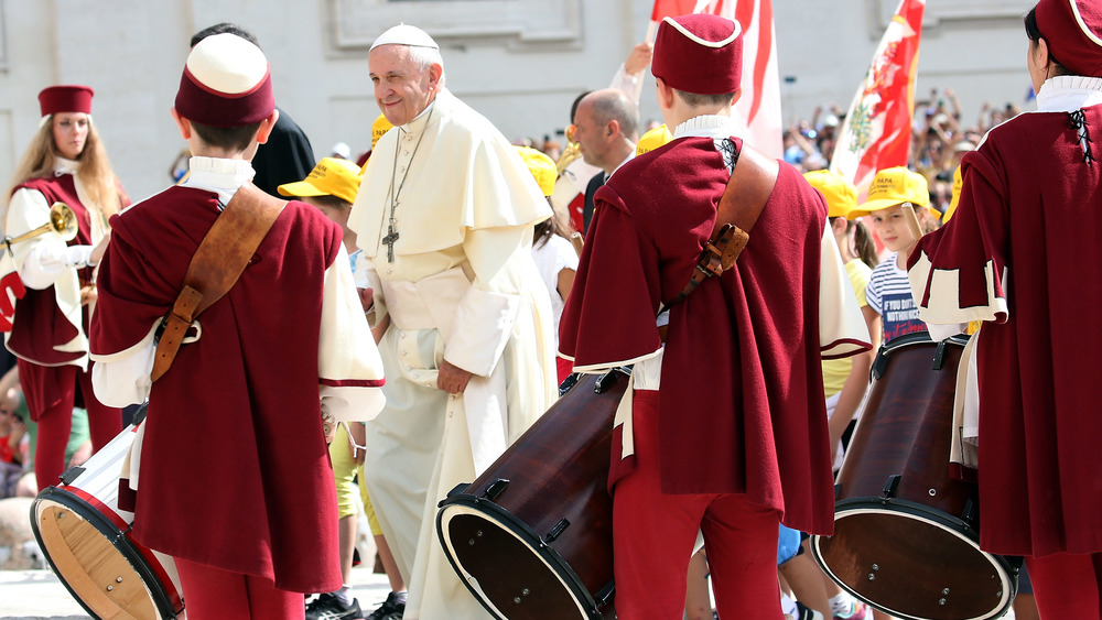 Papa Francesco in arrivo in Piazza San Pietro