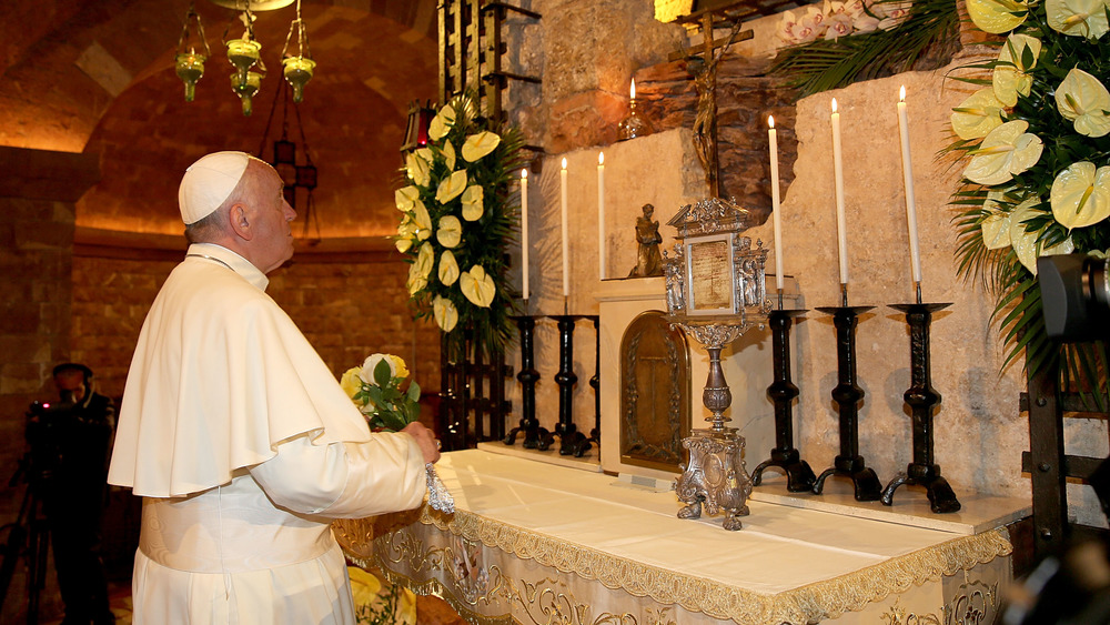 Papa Francesco in visita alla tomba