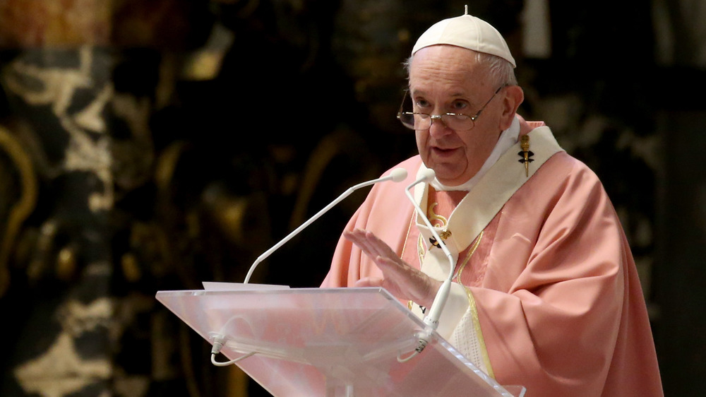 Papa Francesco tiene l'omelia durante una messa in occasione del 5 ° centenario della Chiesa filippina nella Basilica di San Pietro