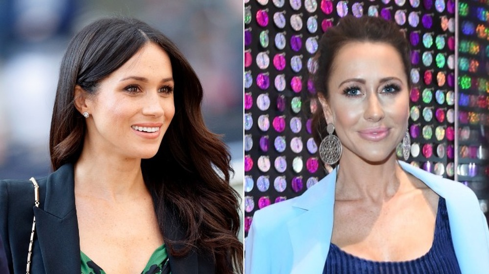 Meghan Markle sorridente, Jessica Mulroney in abito blu