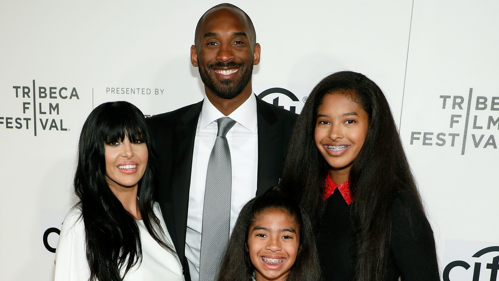 Kobe e Vanessa Bryant con le figlie