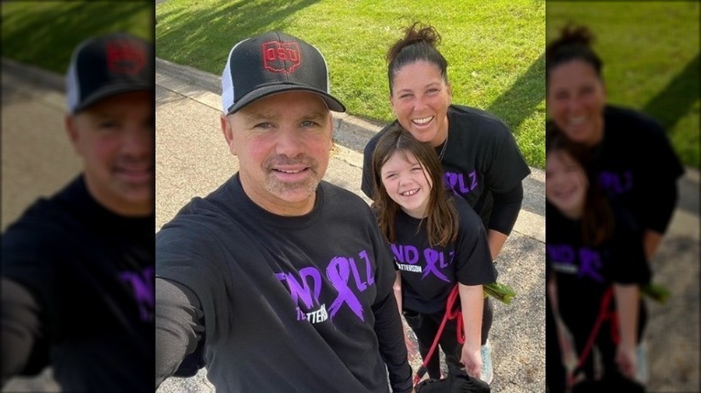 Chris Holtmann e famiglia in un selfie 