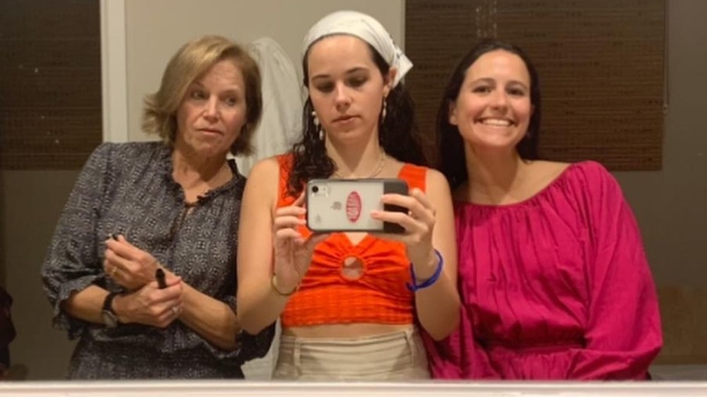 Katie Couric, Carrie ed Ellie Monahan si fanno un selfie