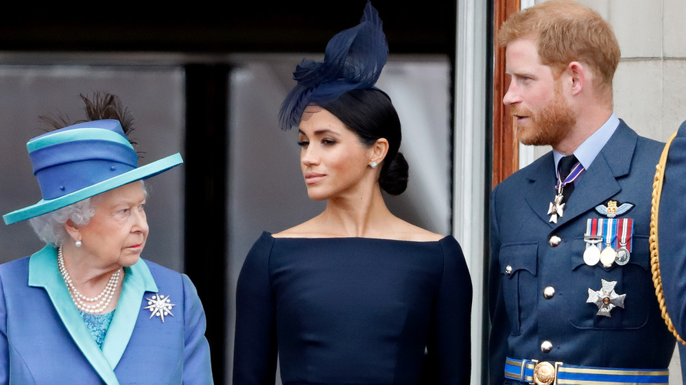 La regina Elisabetta II, Meghan Markle, il principe Harry