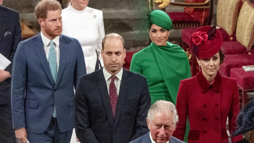 Il principe Harry, il principe William, Meghan Markle, il principe Carlo e Kate Middleton all'ultimo fidanzamento ufficiale di Harry e Meghan come reali senior 