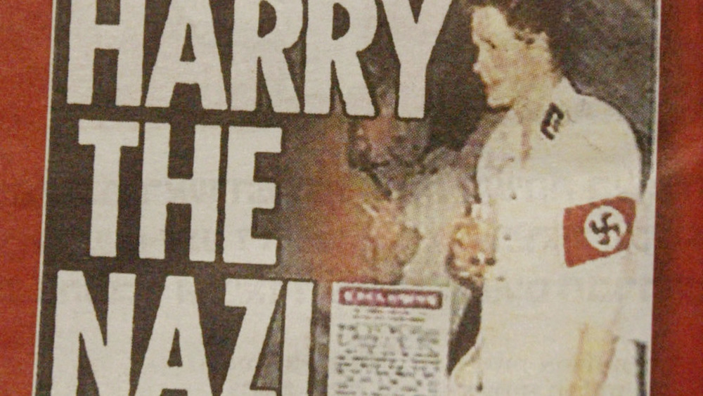 Il principe Harry indossa un costume nazista