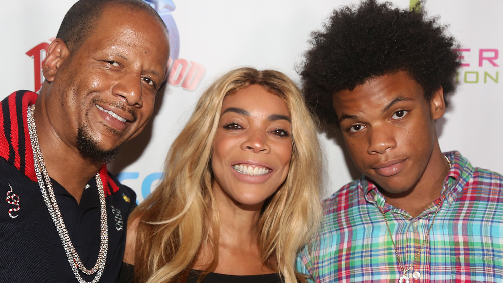 Kevin Hunter, Wendy Williams e Kevin Hunter Jr. posano tutti insieme