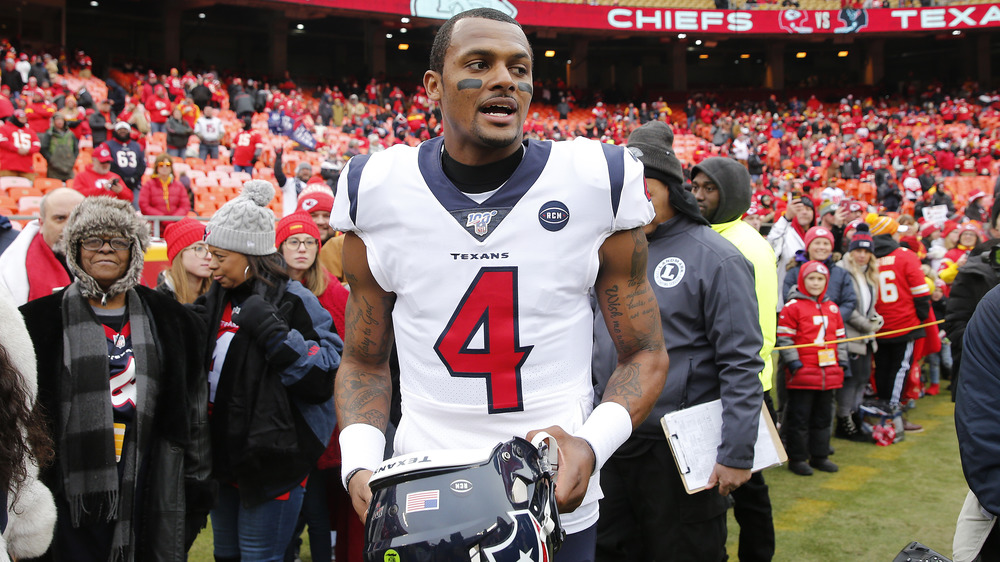 Deshaun Watson parla alla folla all'Arrowhead Stadium