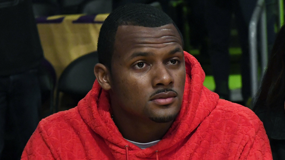 Deshaun Watson sembra stoico a una partita dei Lakers