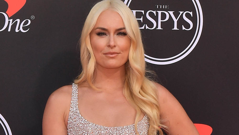 Lindsey Vonn dà uno sguardo fumante nelle telecamere al tappeto rosso degli ESPY Awards