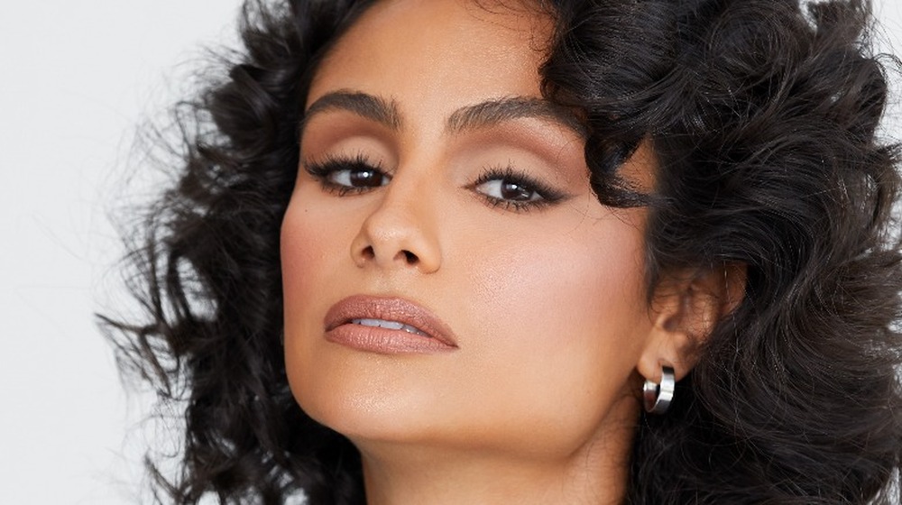 Sguardo drammatico di Nazanin Mandi