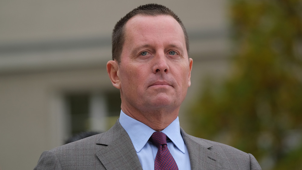 Richard Grenell sembra stoico 