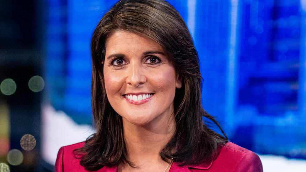 Nikki Haley sorride 