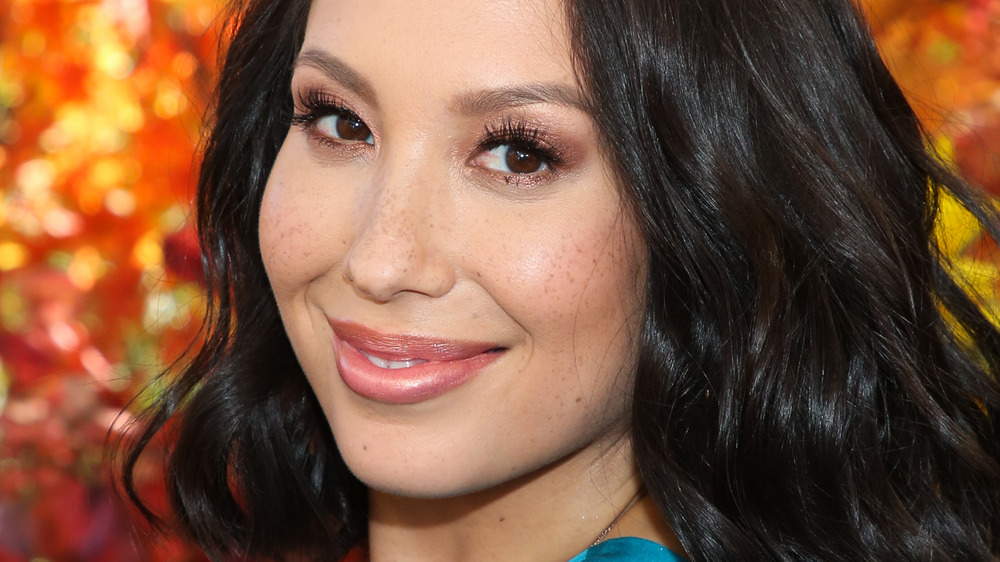 Cheryl Burke sorride 