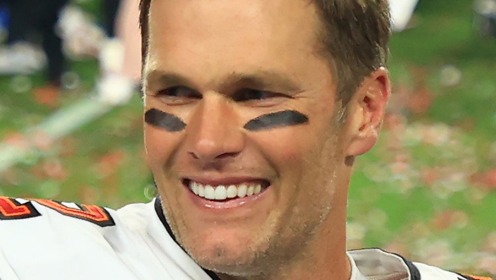 Tom Brady sorride